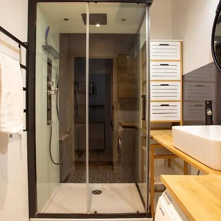 10 Minutes From The Tram And The Sea Apartment *